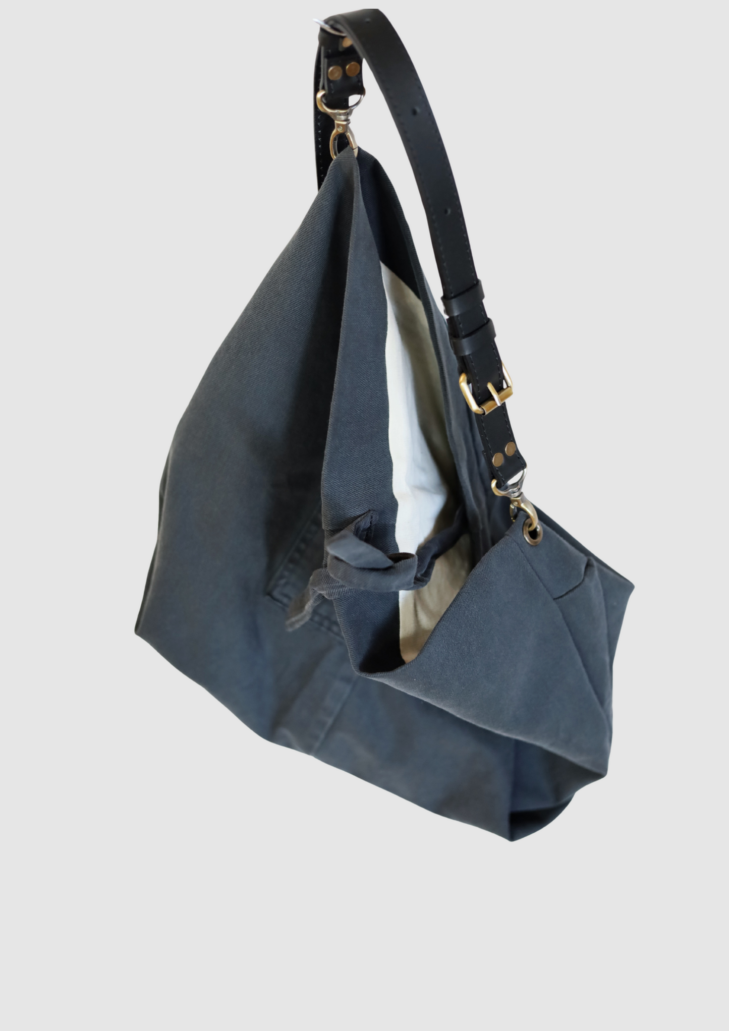 Handmade upcycled bag crafted from repurposed materials – eco-friendly, sustainable tote for everyday use. Zero-waste fashion, recycled fabric shoulder bag, ethical handmade accessory, unique and stylish reusable shopper.