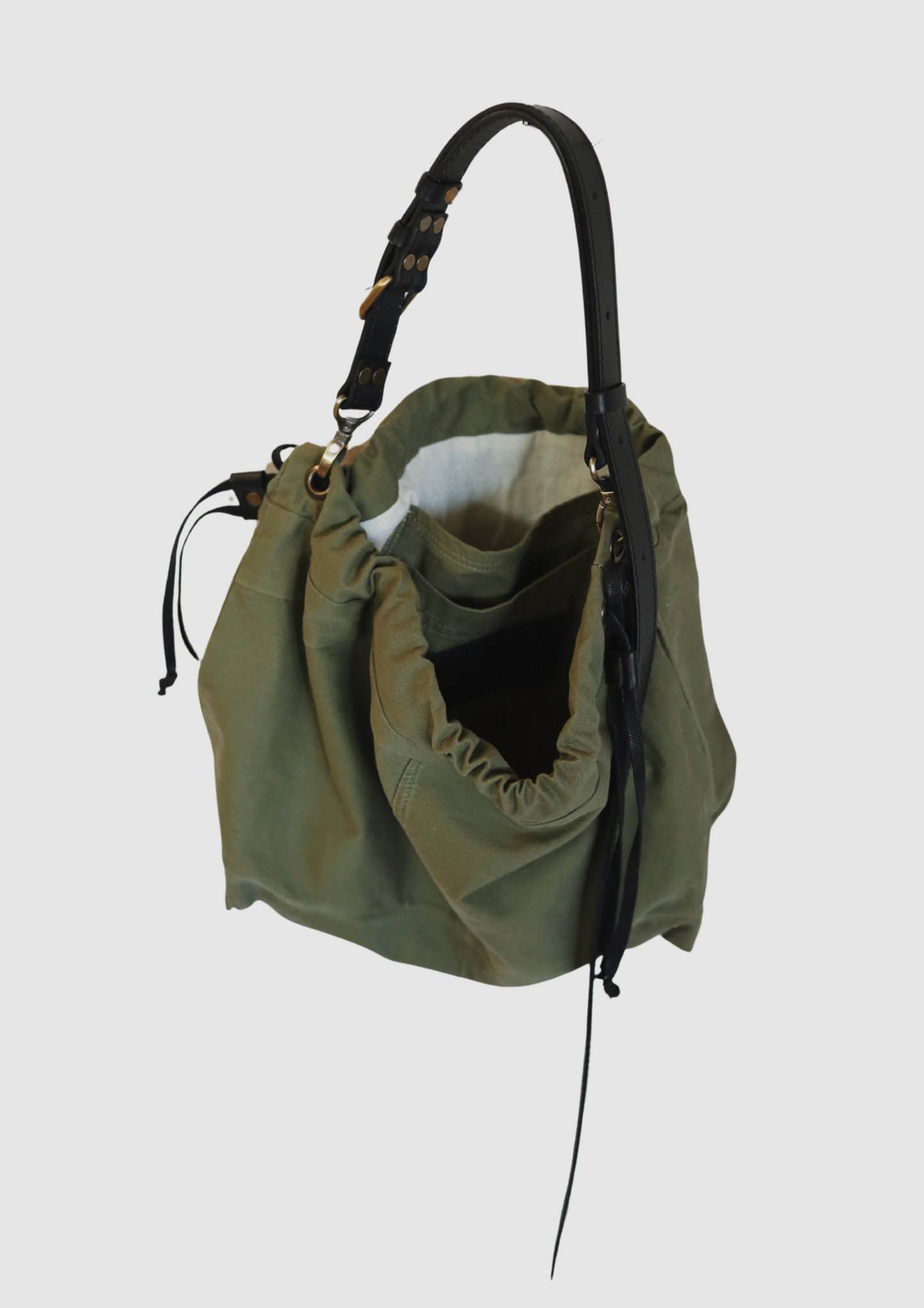 Eco-friendly upcycled bag made from repurposed materials – sustainable handmade tote with unique design. Perfect for everyday use, zero-waste fashion accessory