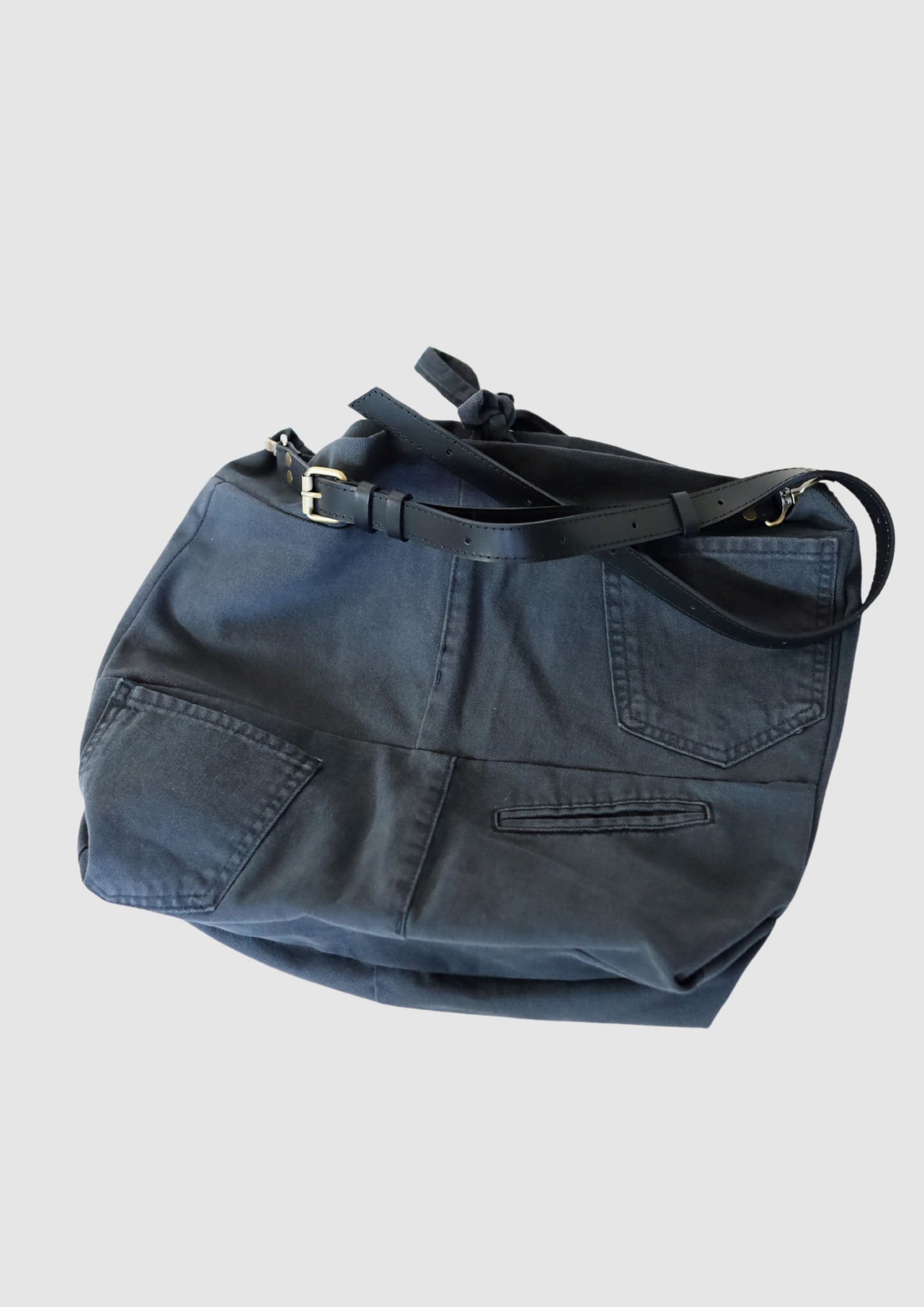 Handmade upcycled bag crafted from repurposed materials – eco-friendly, sustainable tote for everyday use. Zero-waste fashion, recycled fabric shoulder bag, ethical handmade accessory, unique and stylish reusable shopper.